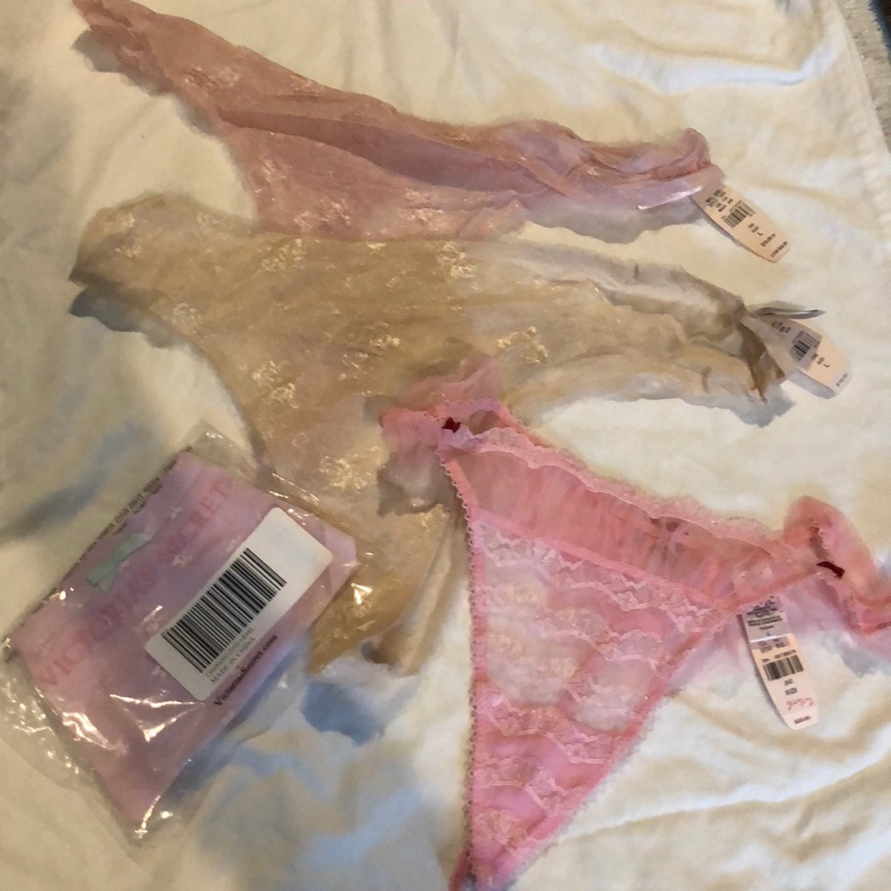 4 beautiful vintage VS lace thongs